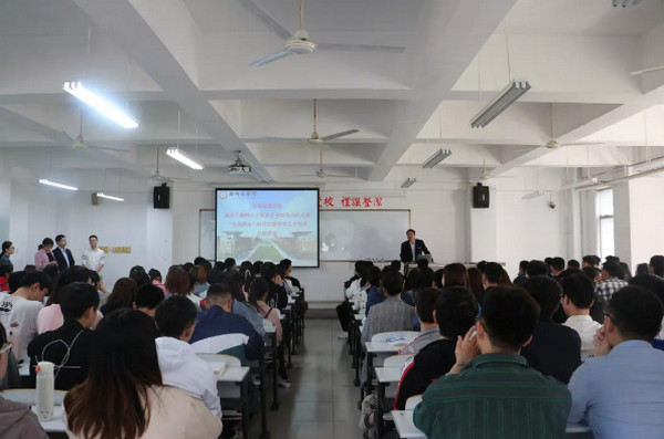 1555916851937767.jpg 配图9 云和数据与郑州商学院校企合作项目百度电商学院成功签约.jpg