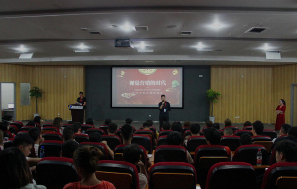 1560732270865328.jpg 配图1 郑州西亚斯国际学院继教院师生一行来云和数据参观学习.jpg