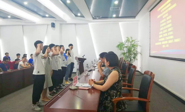 1562036053155342.jpg 配图2 郑州科技学院与云和数据泛IT学院2019年度“新卓班”开班典礼隆重举行.jpg